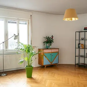 nice-family-friendly-apartment-in-the-city-center.hotels-in-ljubljana.com/